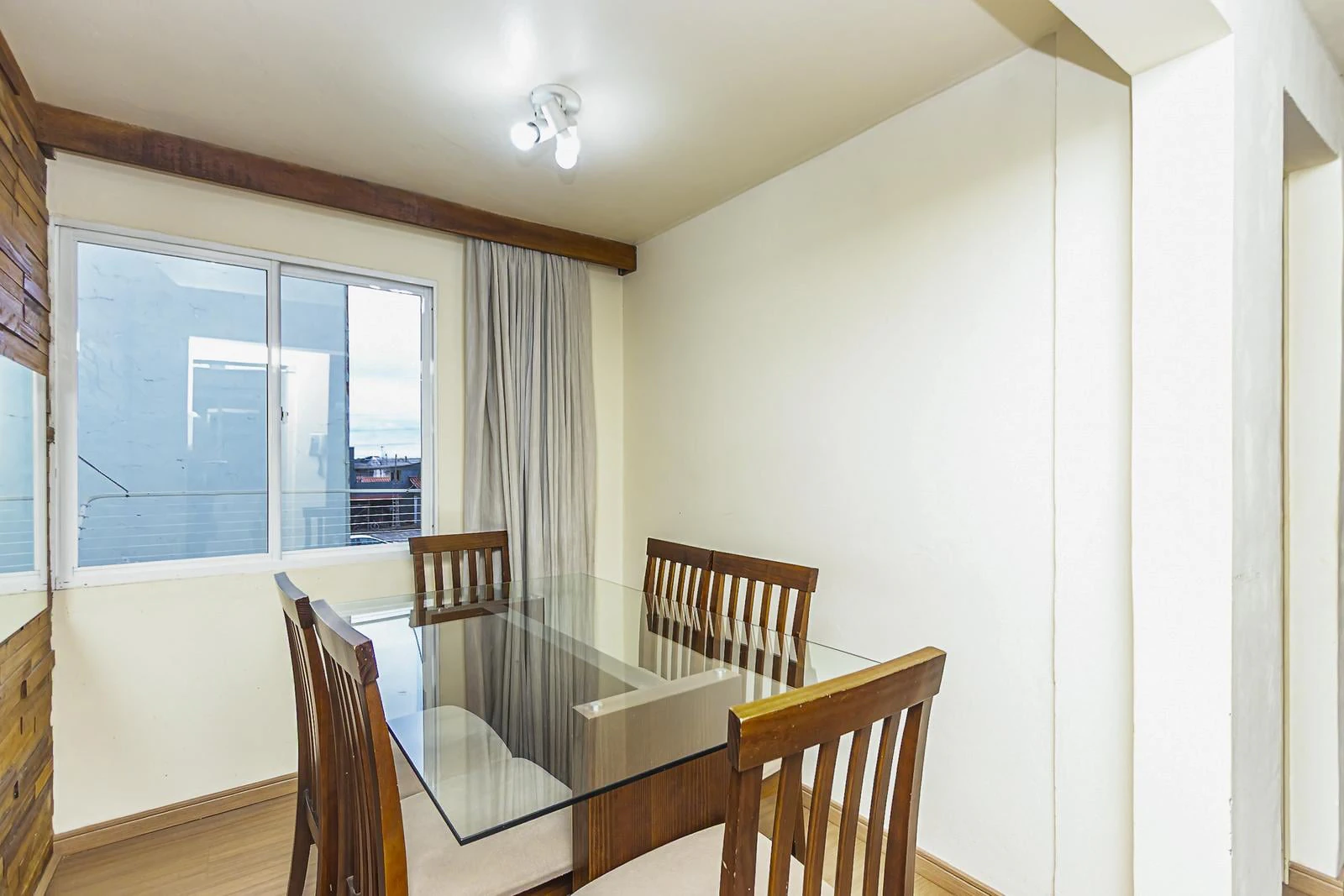 2-bedroom apartment with wood or laminate floors — photo 6