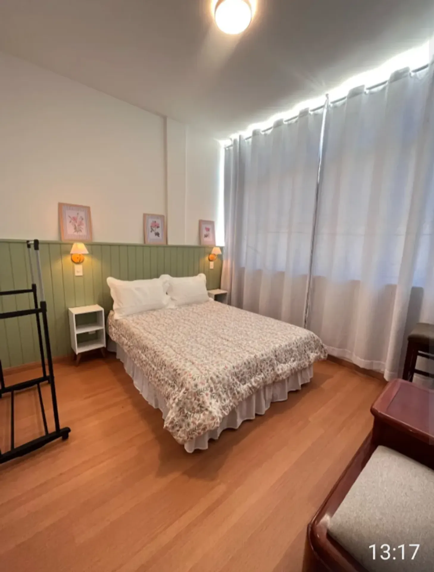 3-bedroom apartment with wood or laminate floors