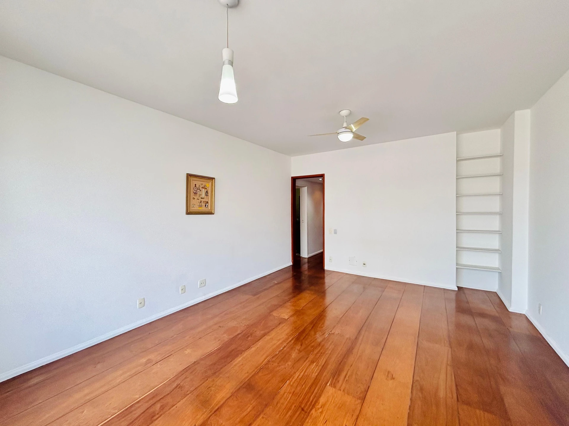 Furnished apartment with a glazed balcony and 3 bedrooms — photo 14