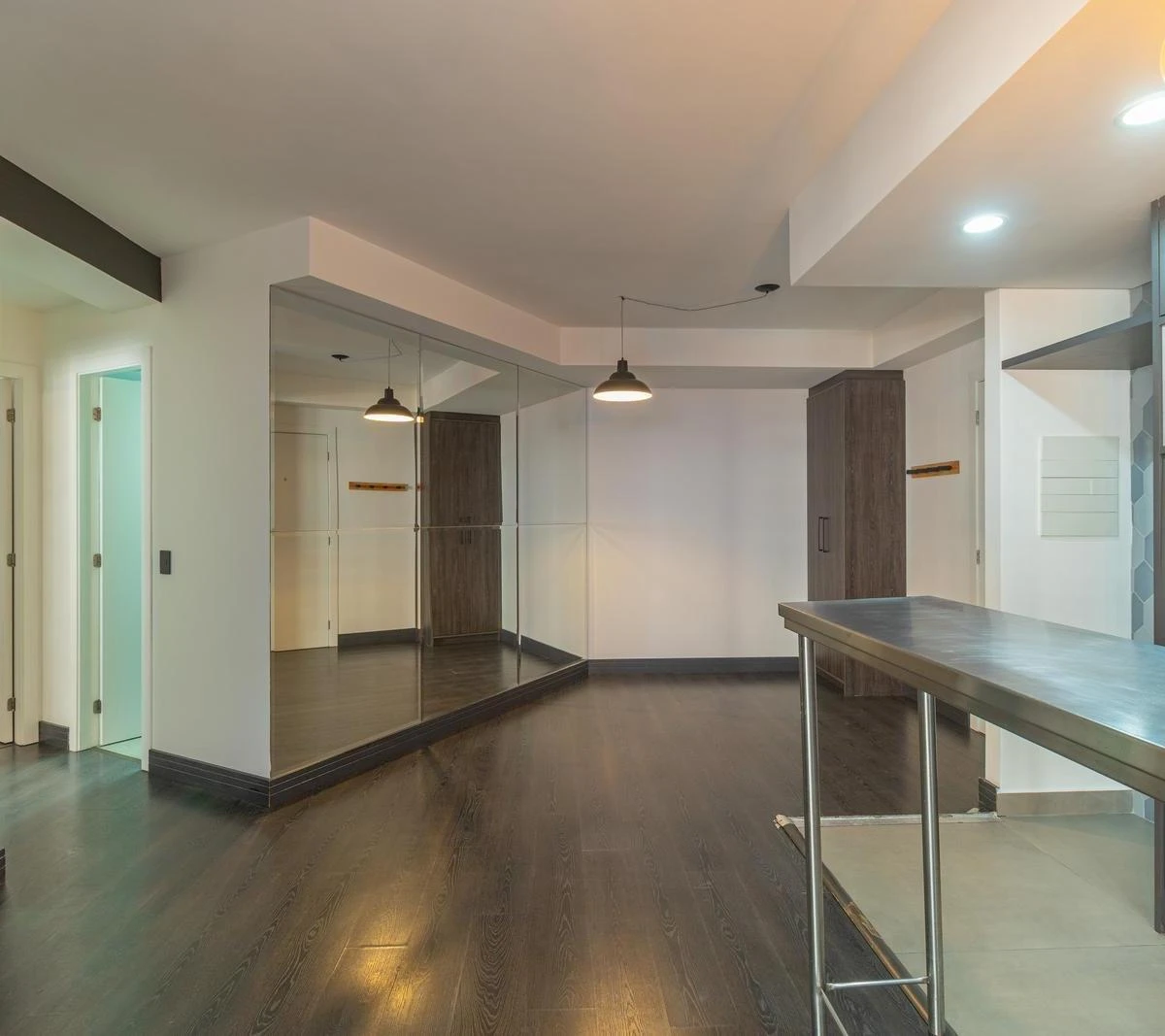 Квартира з 2 спальнями, скляним балконом і 110 м² — photo 16