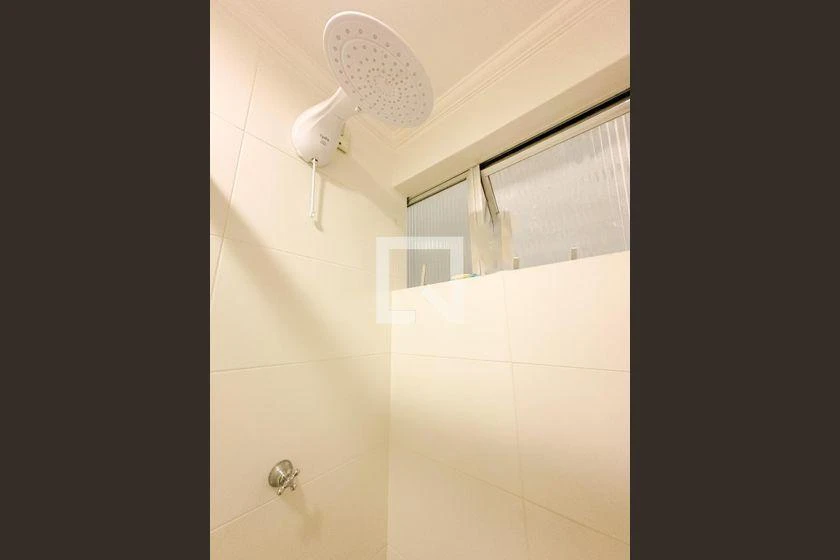 Apartamento mobiliado com 94 m² e cozinha com fogão a gás