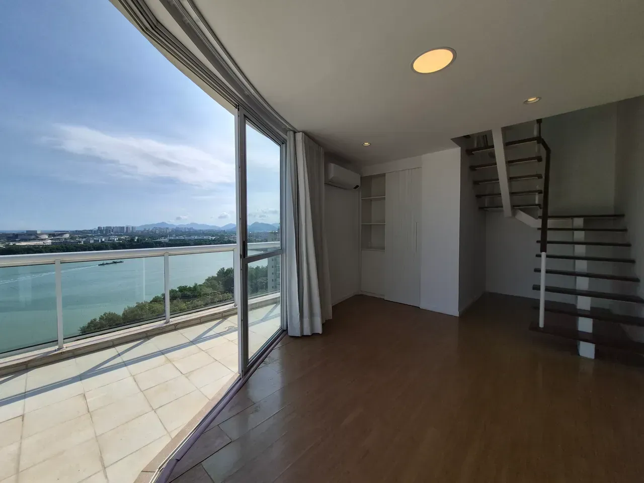 Duplex with 225 m², 3 bedrooms, and open-plan kitchen — photo 5