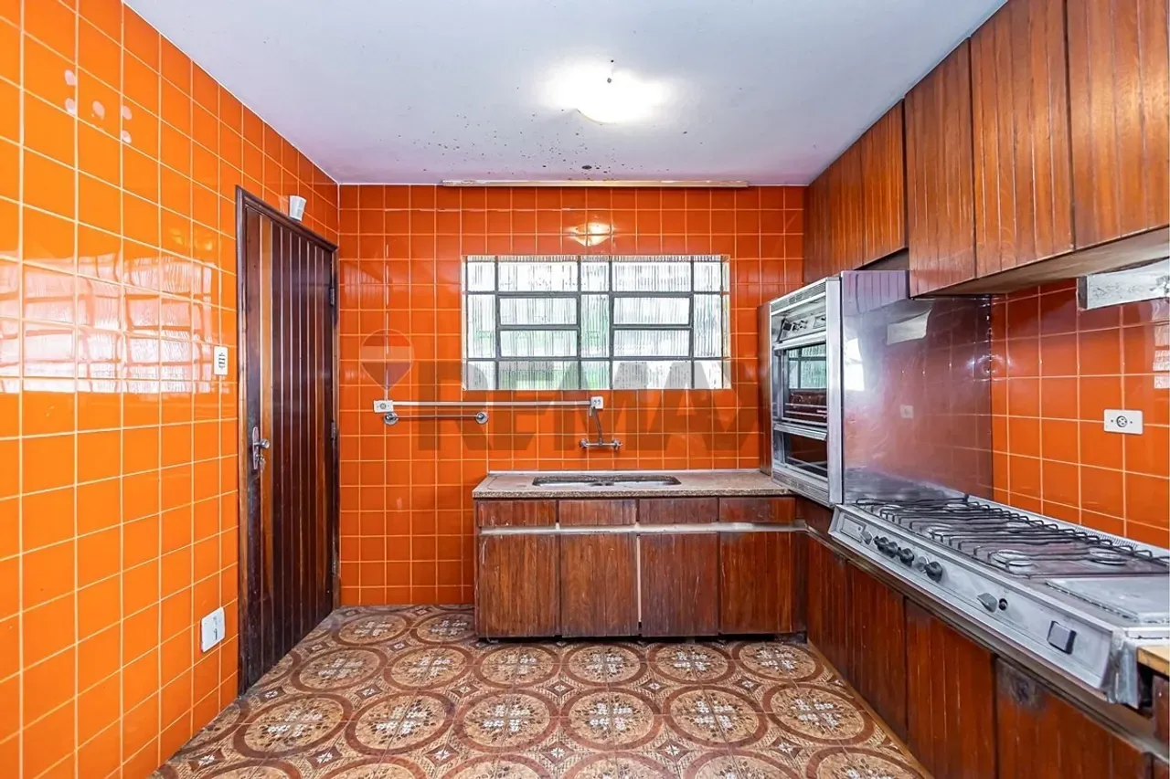 House with 3 bedrooms, 1 en-suite and private garden 309 m² — photo 47