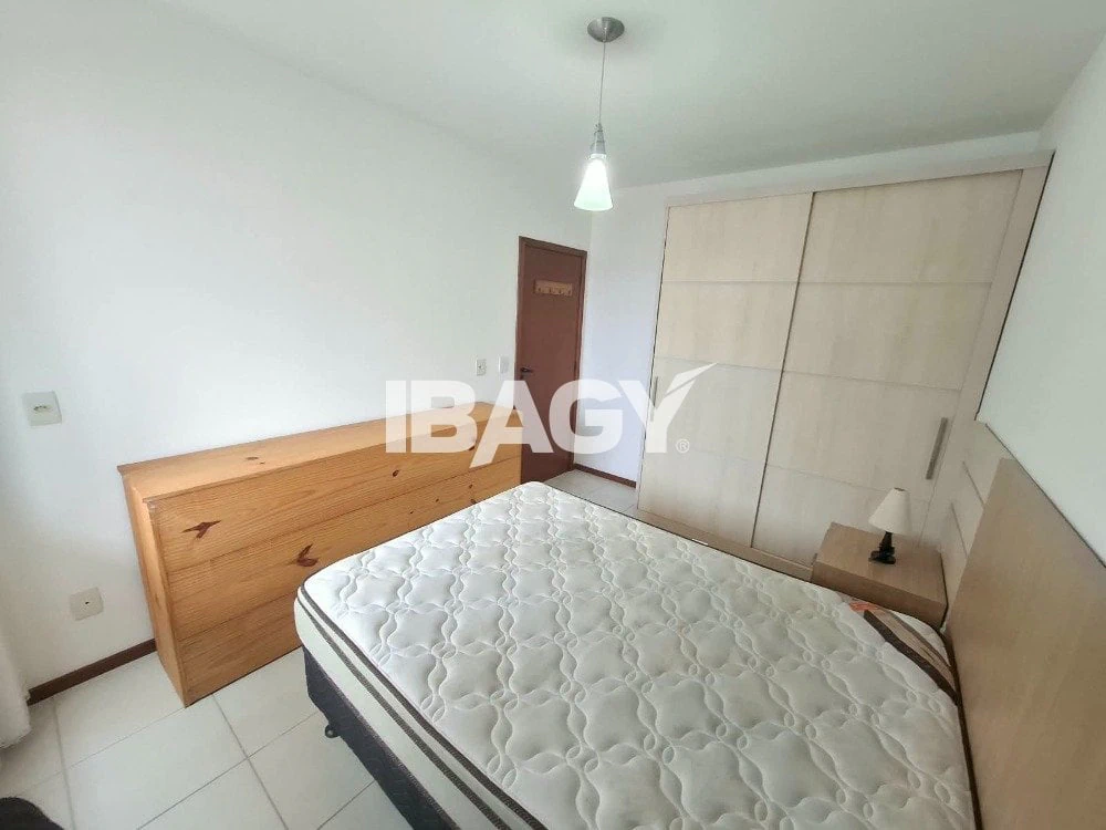 One-bedroom apartment with a water view — photo 5