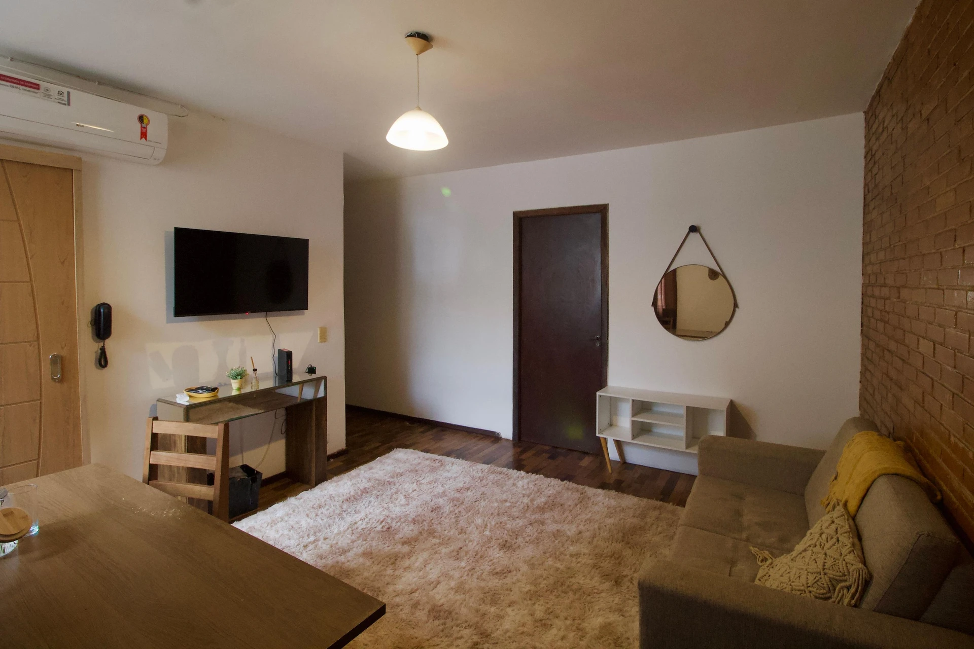 84 m² apartment with a home office and a bathtub — photo 9