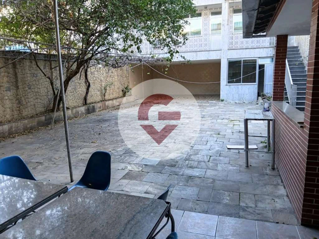 4-bedroom house with 360 m² and a private outdoor area — photo 21