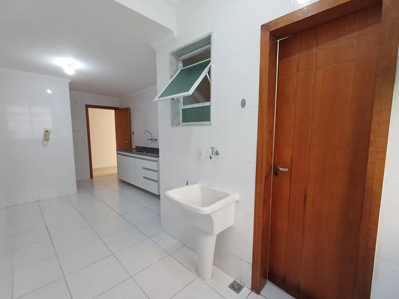 2-bedroom apartment, 1 with its own bathroom, 98 m² — photo 27