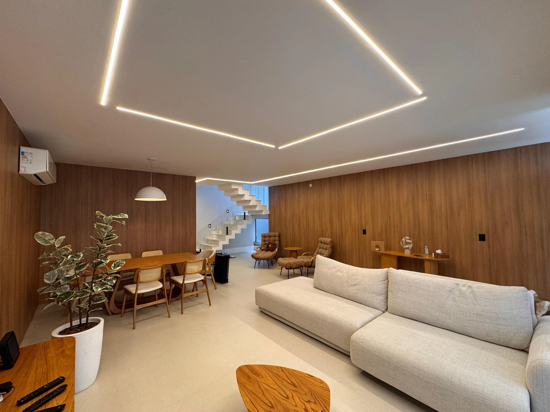 Будинок 280 м² із заскленим балконом та панорамними вікнами — photo 37