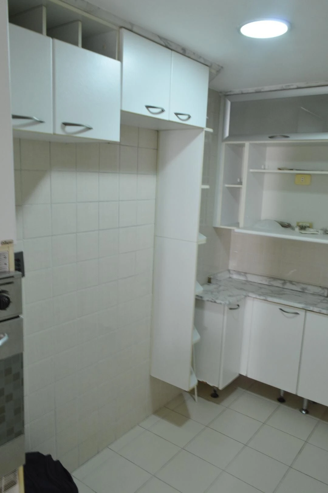 2-bedroom apartment with open-plan kitchen and balcony — photo 32