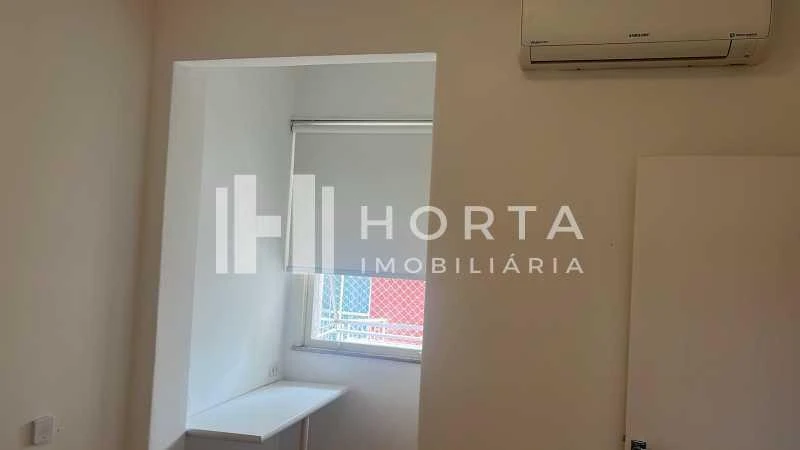 Wood or laminate floors in a 3-bedroom apartment, 127 m²