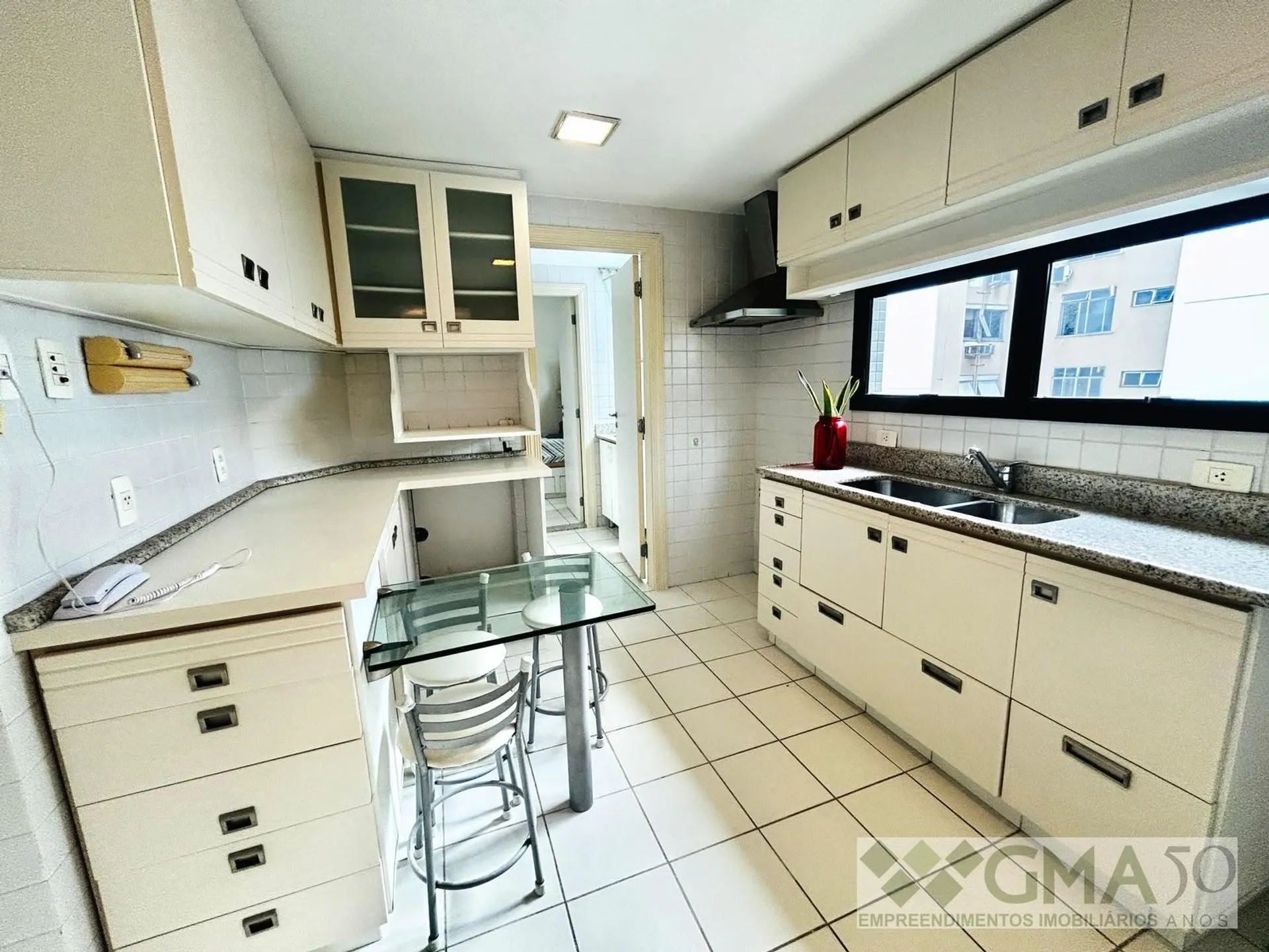 Apartment, 175 m², with a glass-enclosed balcony — photo 2