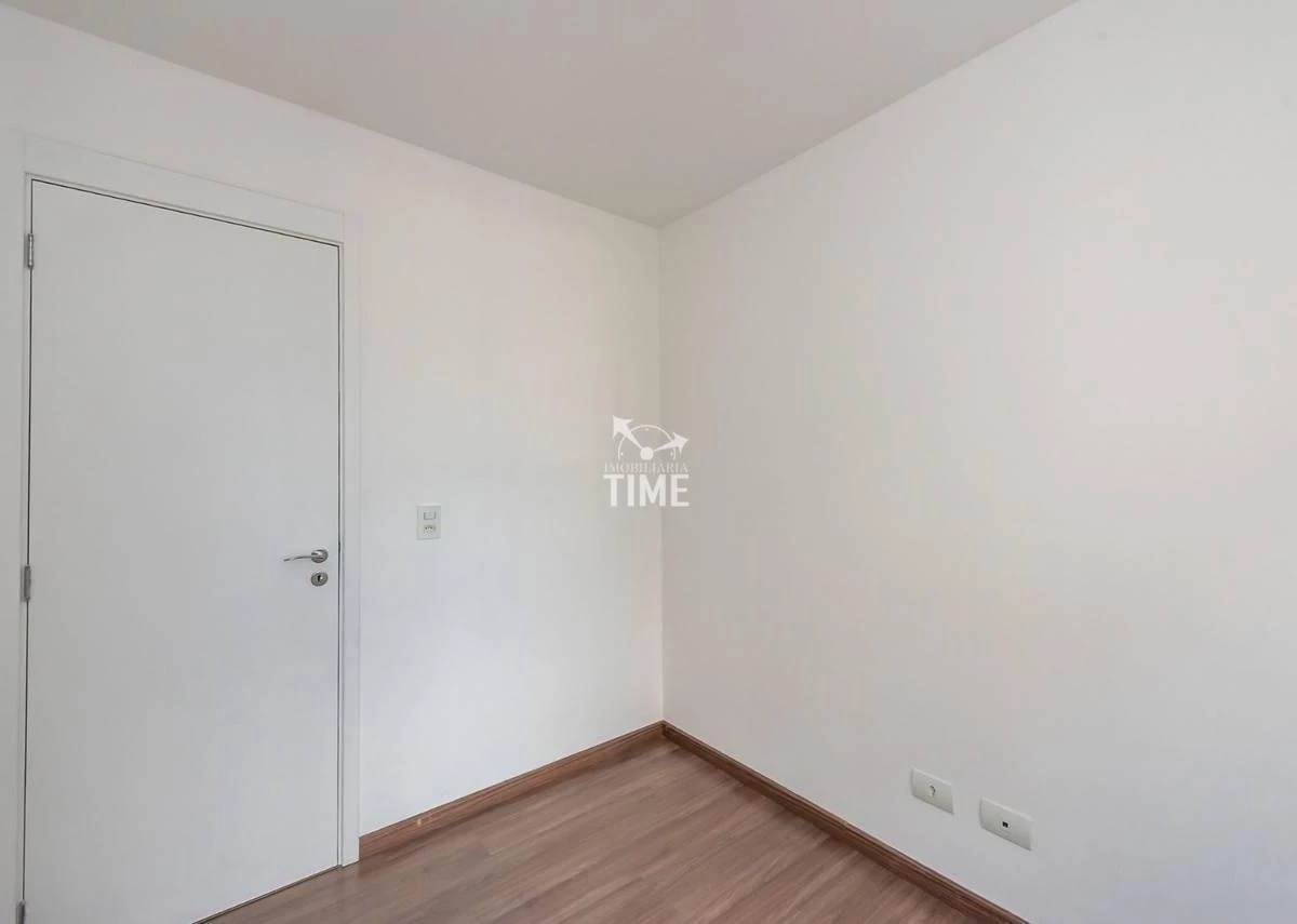 Wood or laminate floors in a 3-bedroom apartment, 69 m² — photo 38
