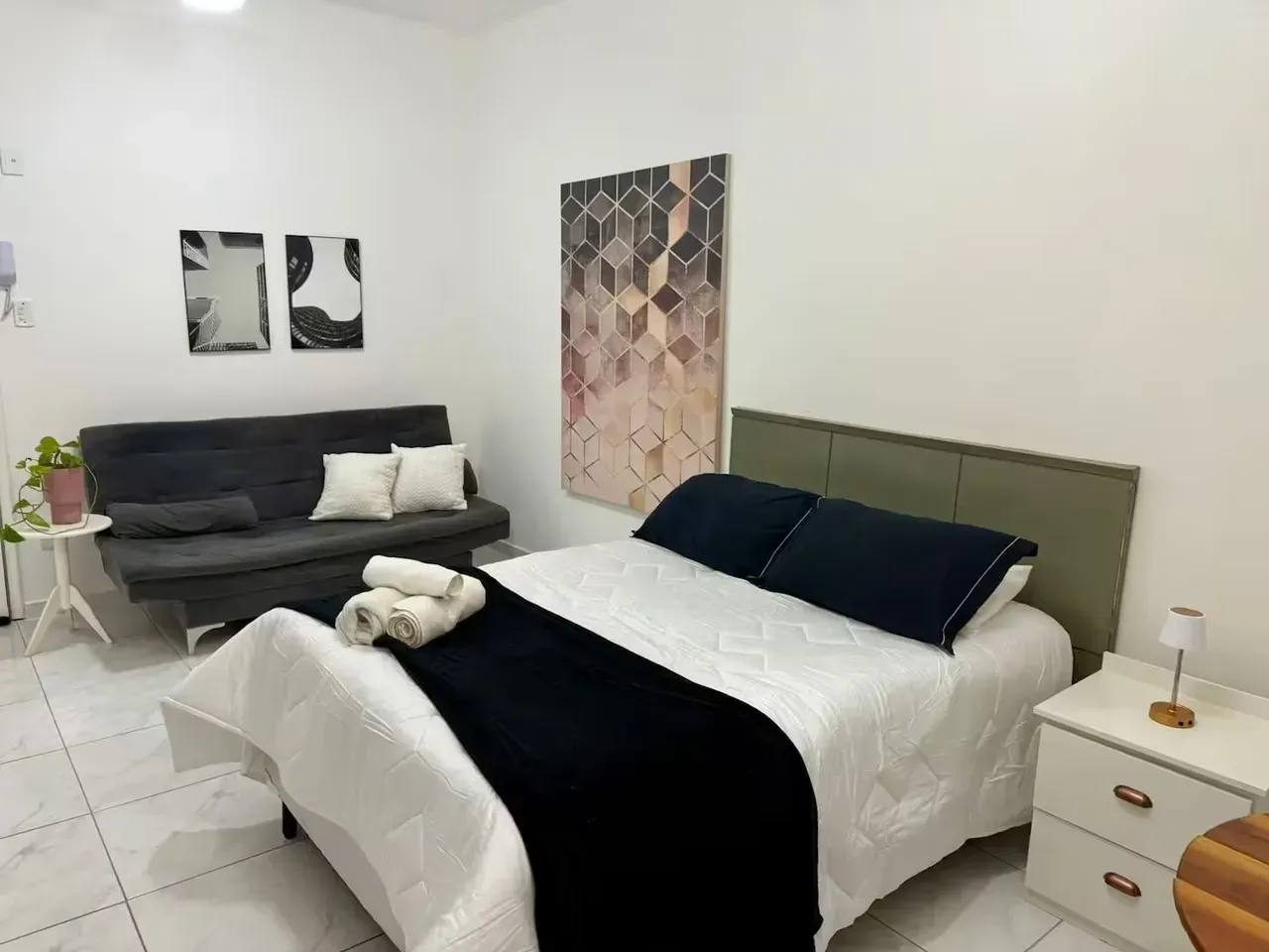 Furnished 1-bedroom apartment with tiled floors — photo 11