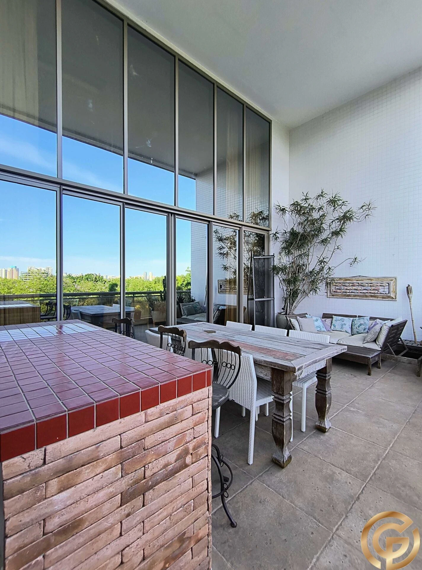 Furnished 400 m² apartment with 4 en-suite bedrooms — photo 4