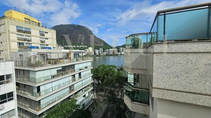 Вид на воду та 4 спальні: квартира 258 м² — photo 25