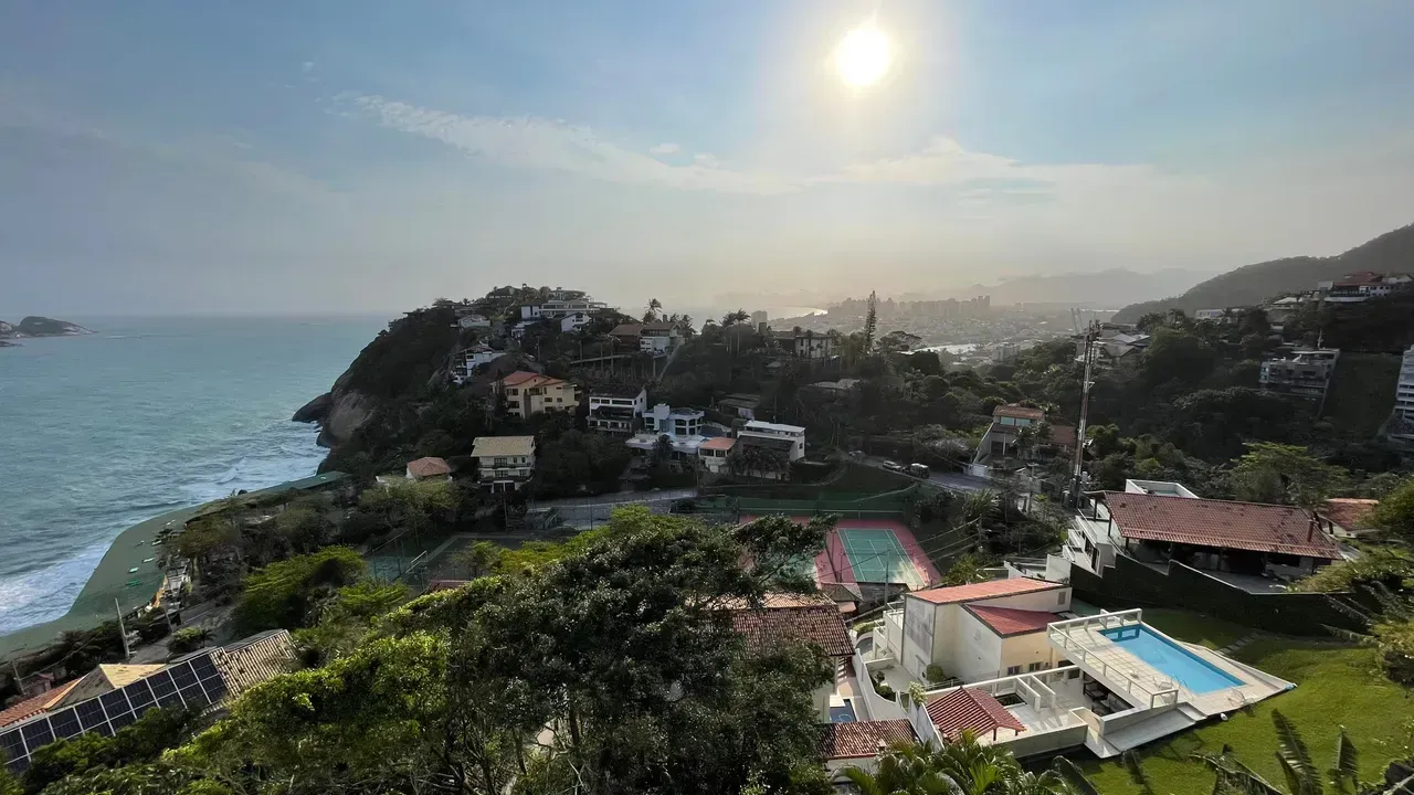 Unfurnished 3-bedroom, 3-bath house with a balcony — photo 10