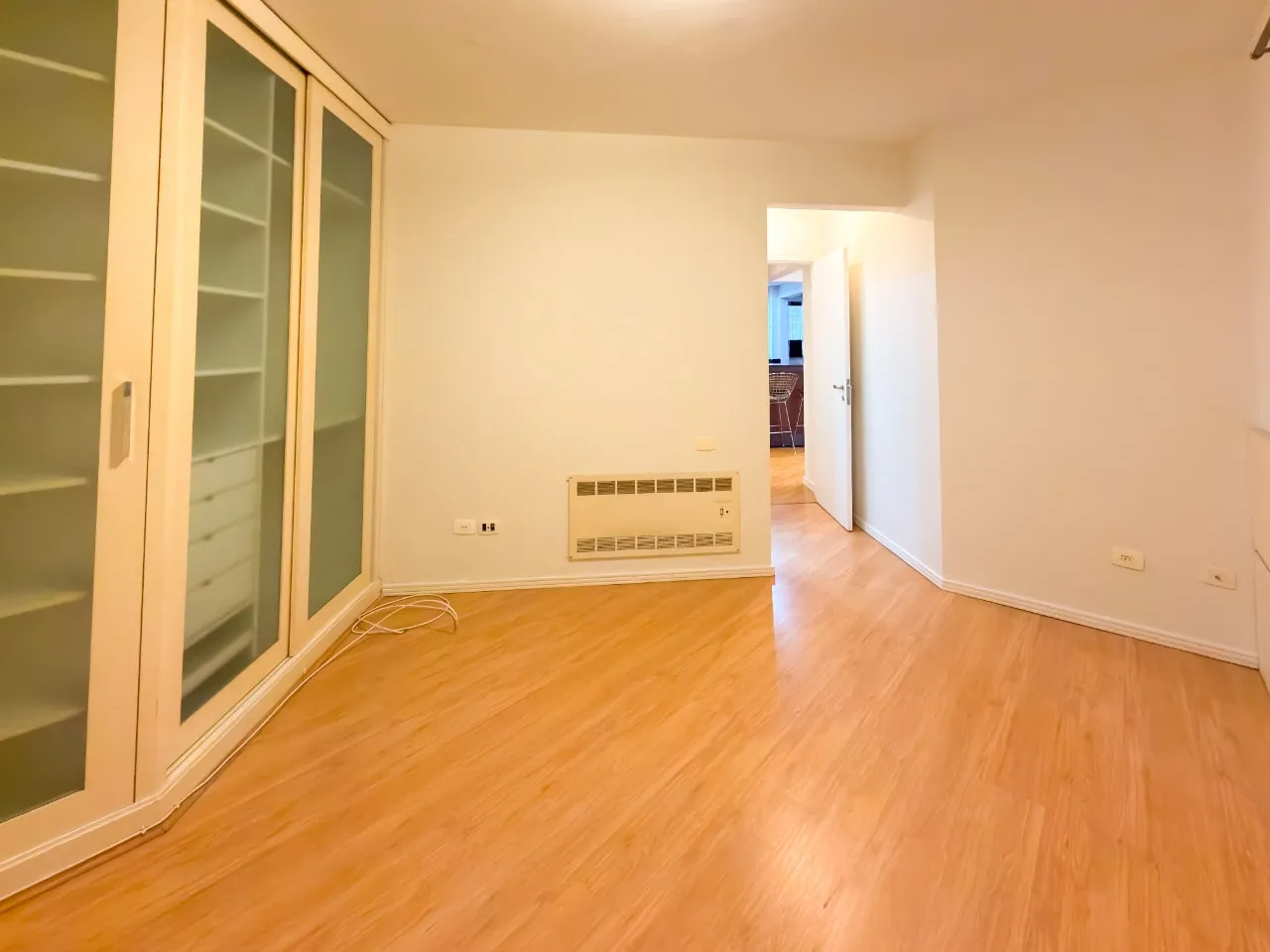 2-bedroom apartment with en-suite and enclosed balcony — photo 13
