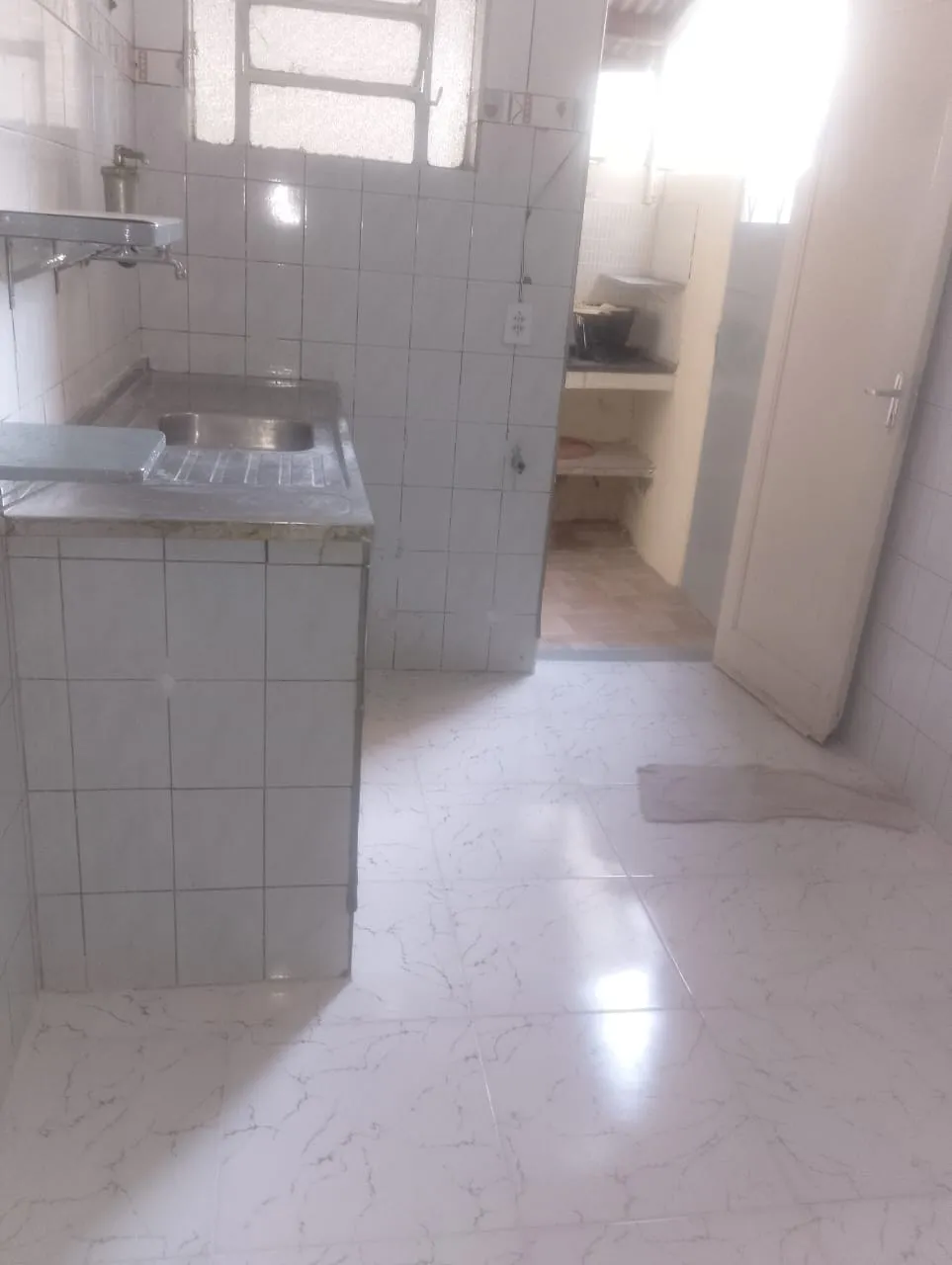 Casa sem mobília com 2 quartos e cozinha separada — photo 9