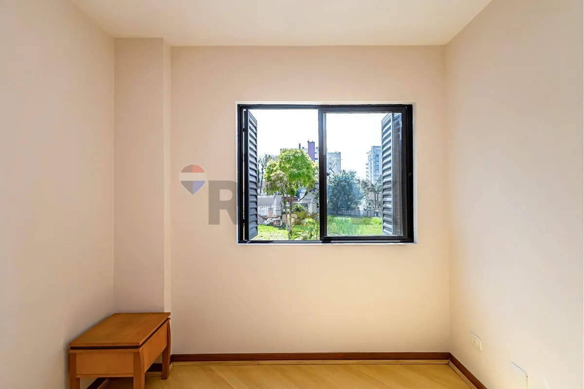 Apartment, 36 m², with wood or laminate floors — photo 30