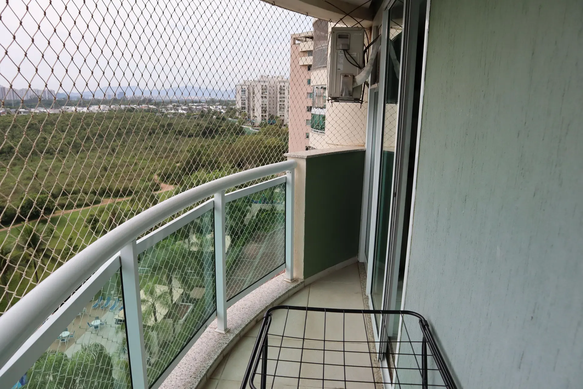 2-bedroom apartment with a mountain view — photo 26