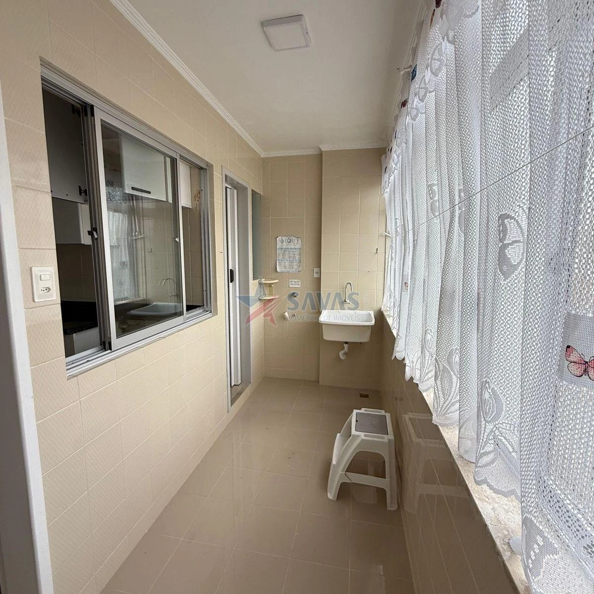 Glass-enclosed balcony in a 2-bedroom apartment, 88 m² — photo 23