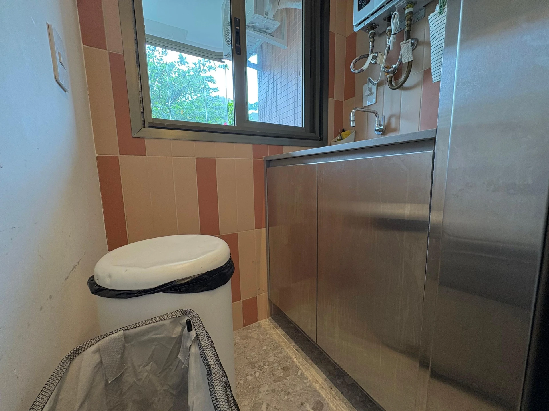 Furnished apartment, 100 m², with a grill on the balcony — photo 9