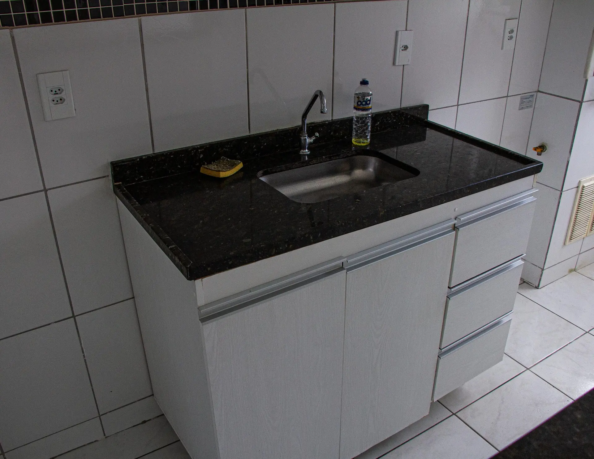 2-bedroom apartment with an open-plan kitchen — photo 3