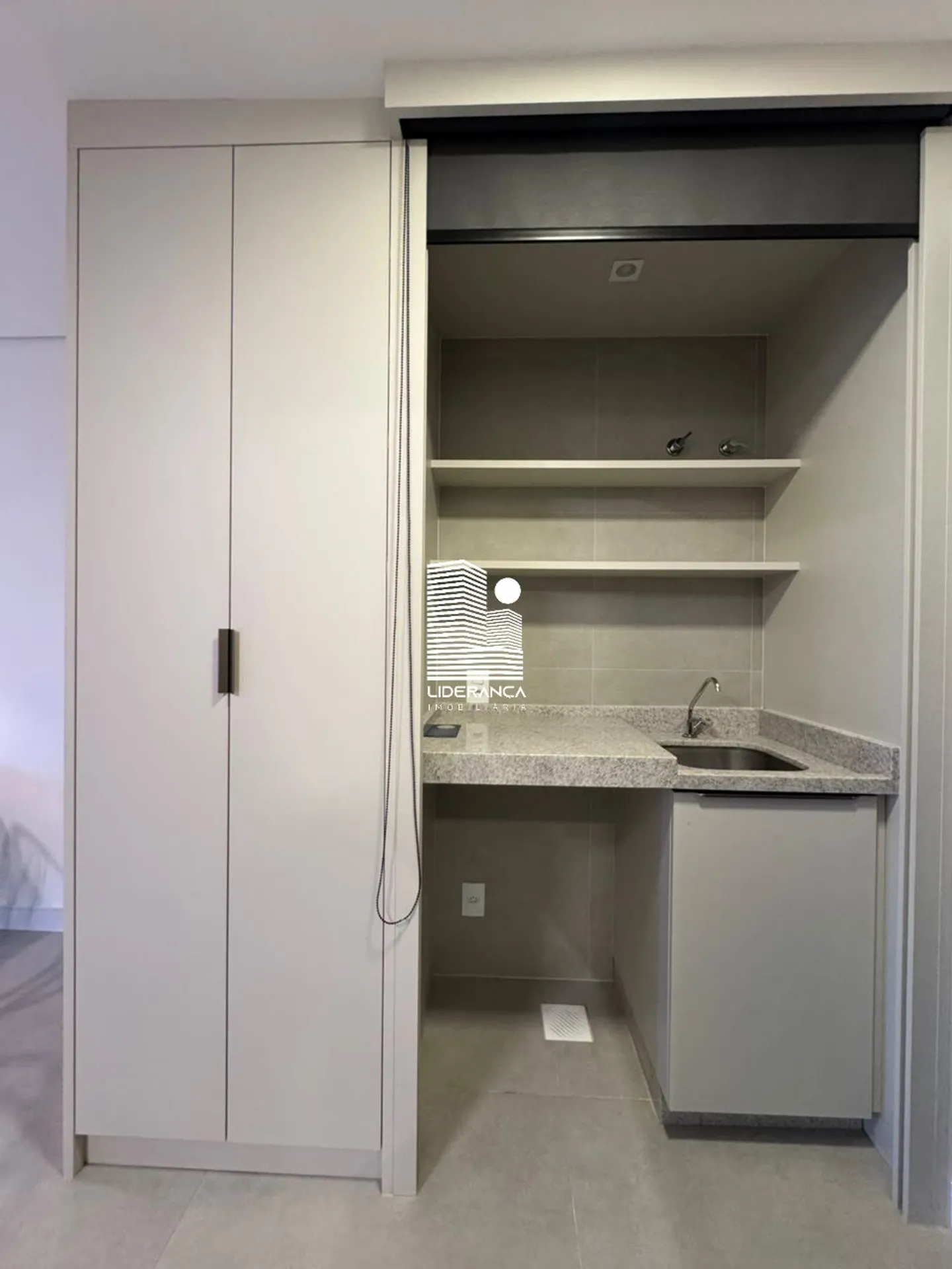 Furnished studio in a building with a gym — photo 7