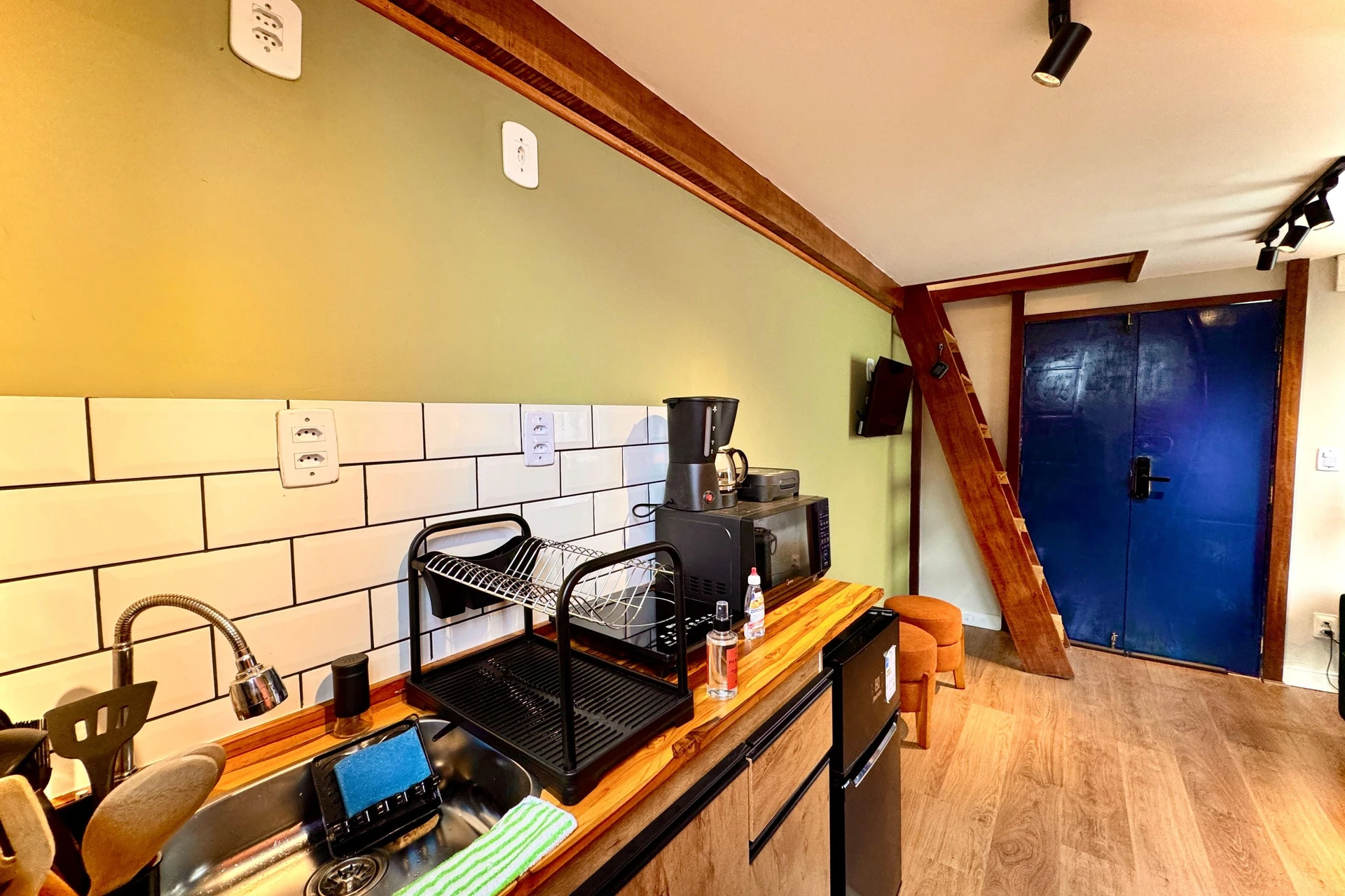 1 quarto e piso de madeira ou laminado: apartamento de 24 m² — photo 8