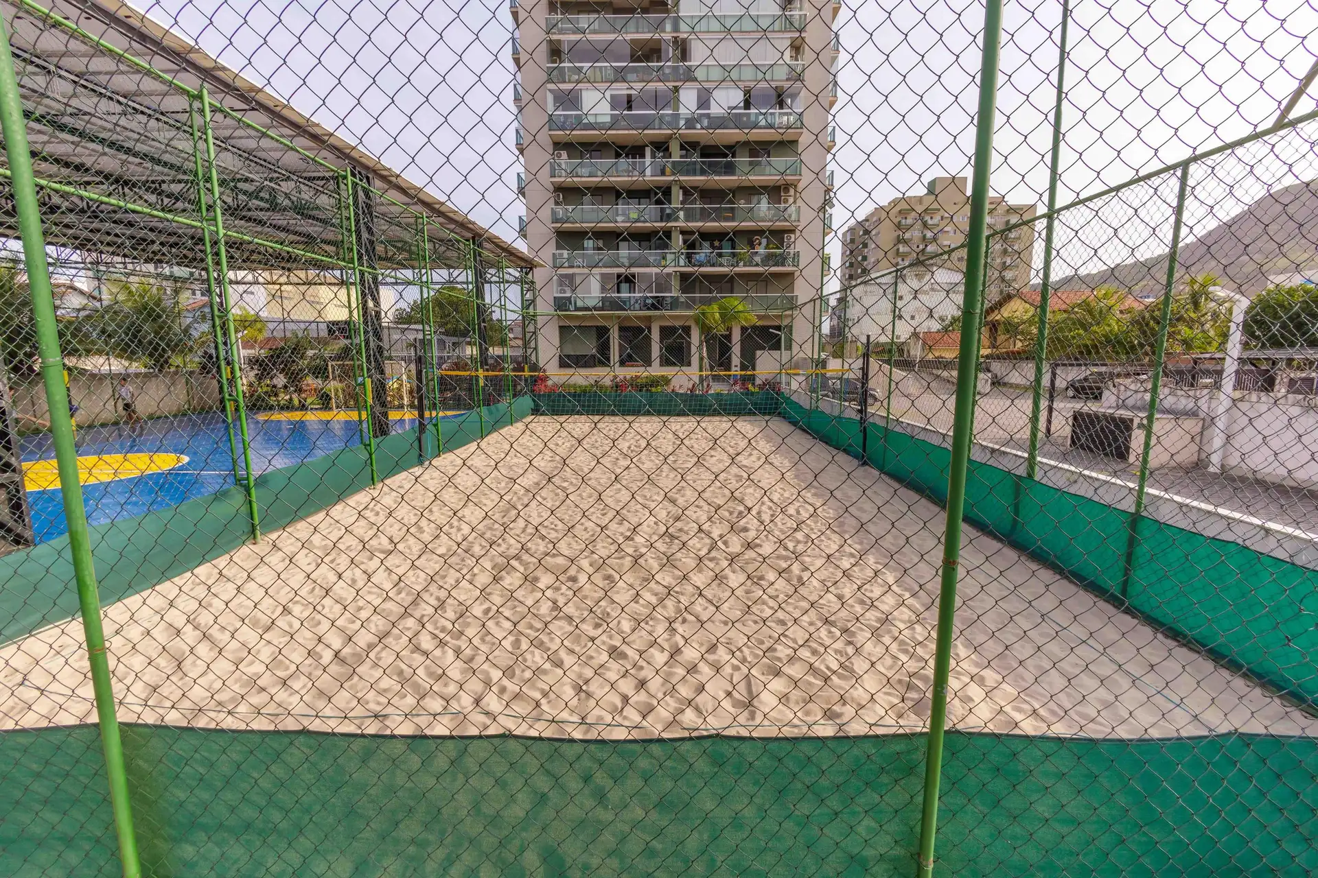 3-bedroom apartment with a grill on the balcony — photo 15