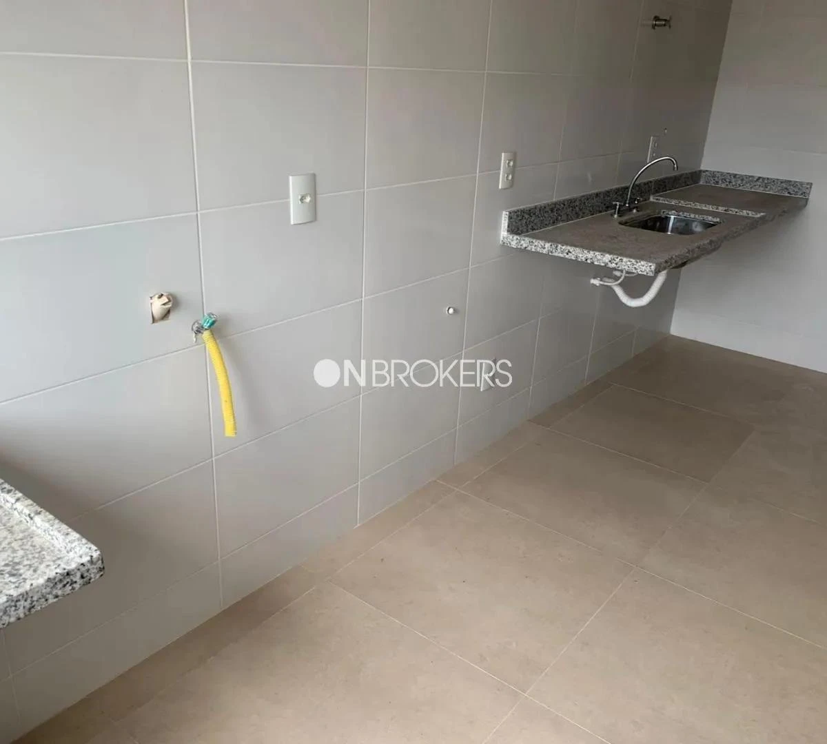 240 m² apartment with 4 en-suite bedrooms and balcony — photo 4