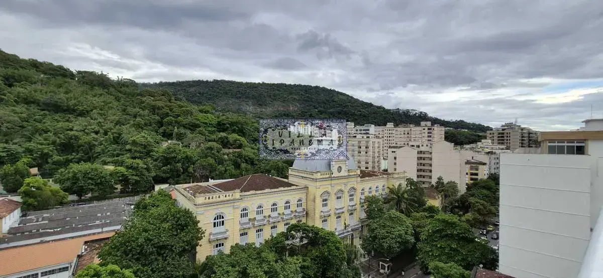 350 m² penthouse with 5 bedrooms and a glass balcony — photo 7
