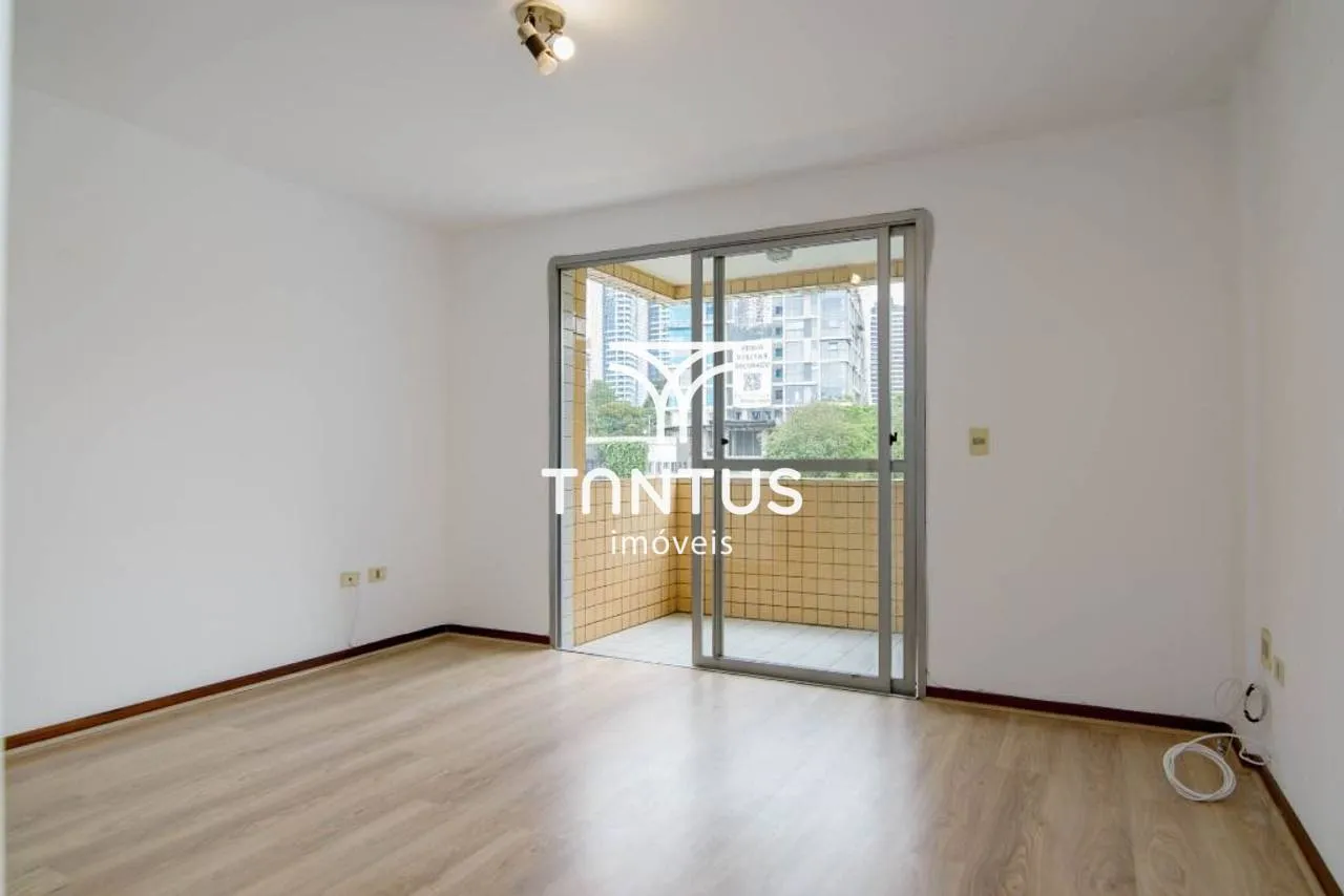 65 m² apartment with a grill on the balcony and a bathtub — photo 10
