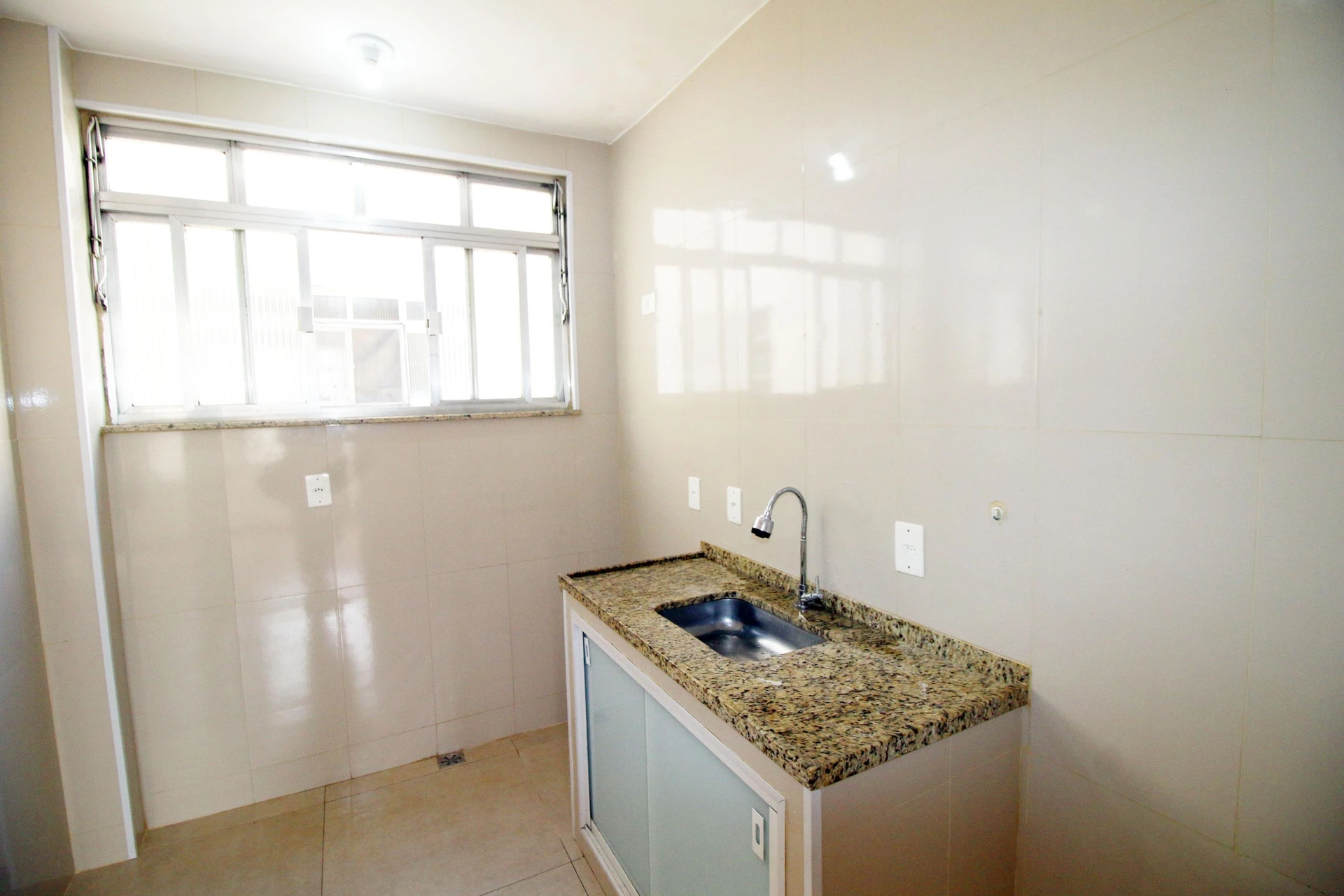 Apartment, 48 m², with wood or laminate floors — photo 2