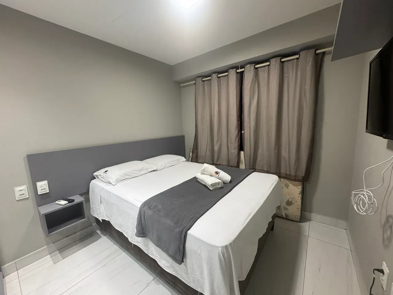 Furnished apartment with en-suite bedroom and open kitchen — photo 7