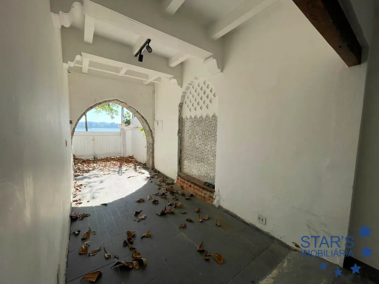 Будинок 250 м² із вікнами від підлоги до стелі — photo 45