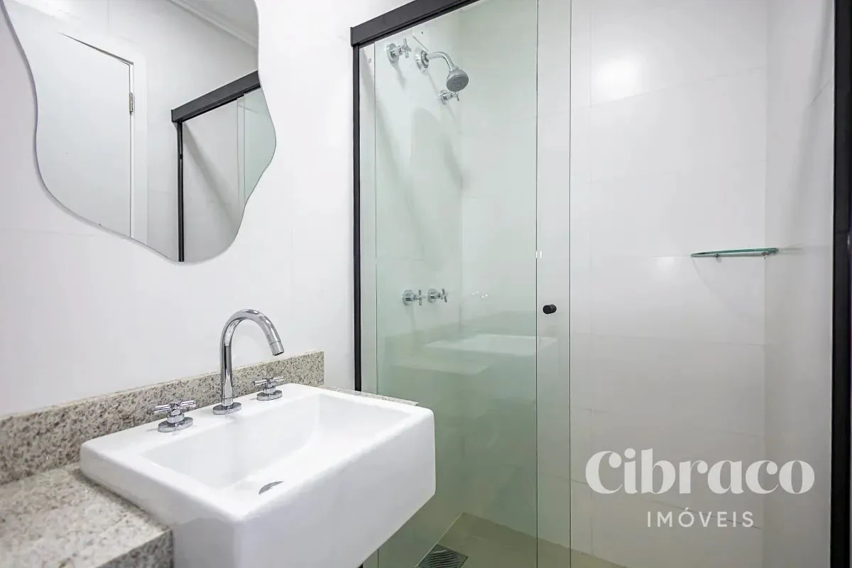 Furnished apartment, 31 m², with a glass-enclosed balcony — photo 7