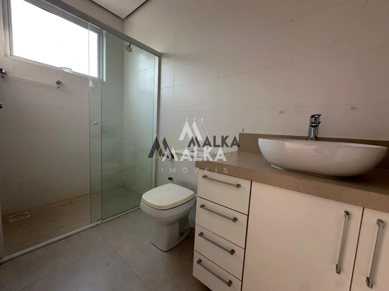 461 m² house with 3 en-suite bedrooms and private garden — photo 40