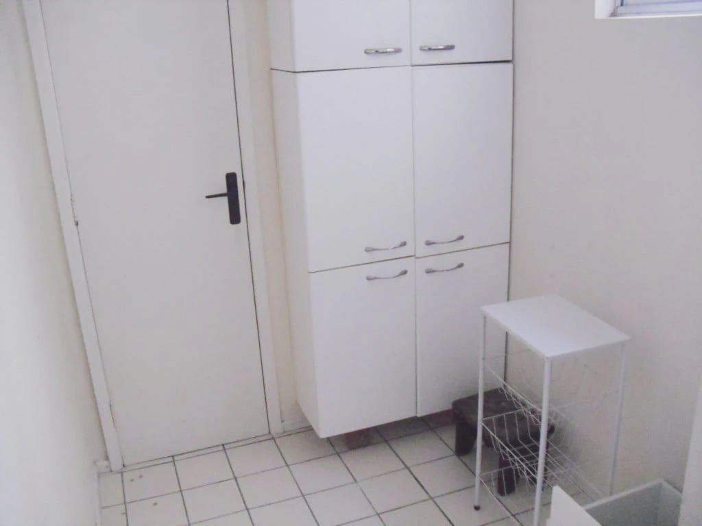 Wood or laminate floors in a 2-bedroom apartment, 122 m² — photo 12