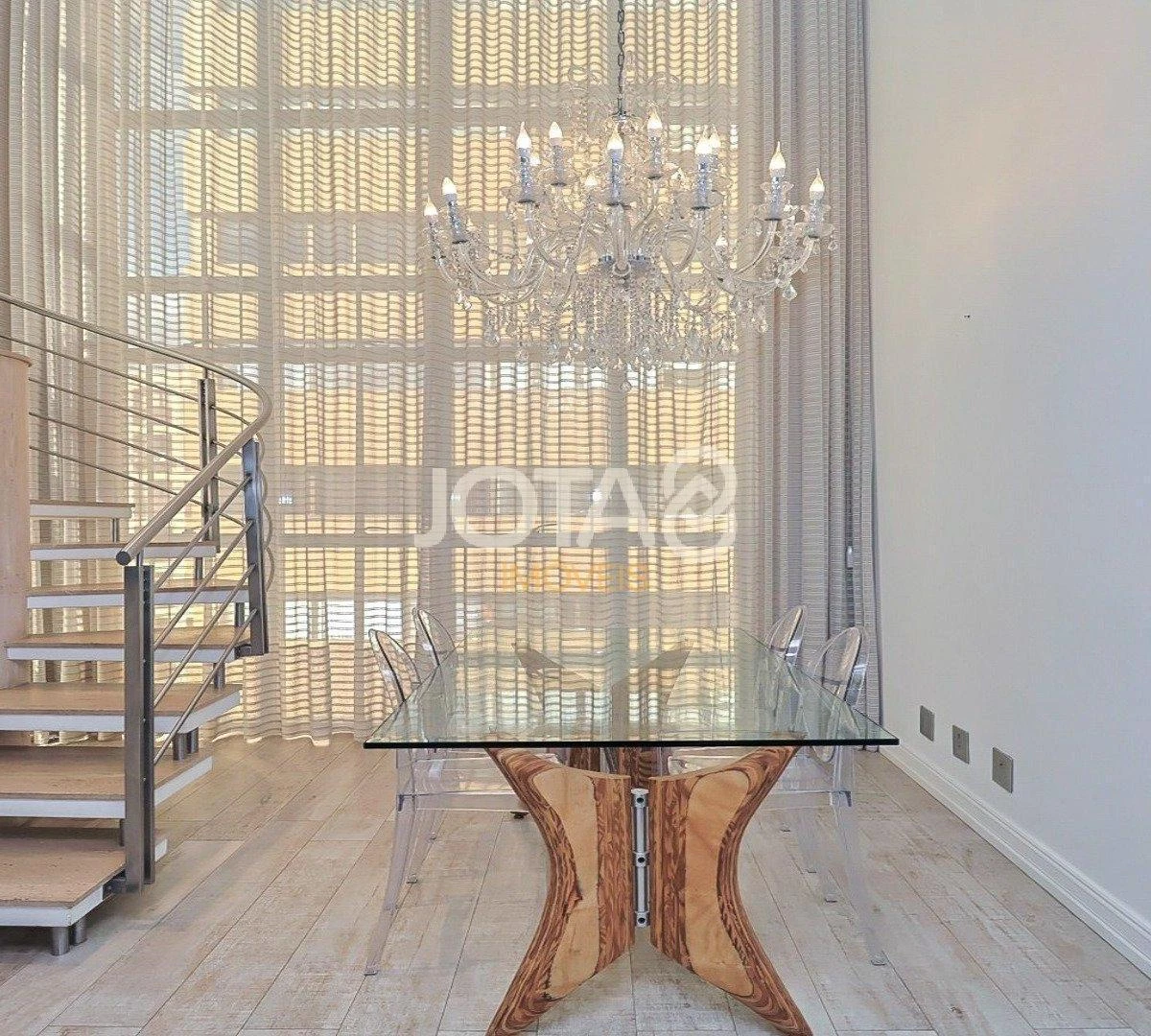 2-bedroom apartment in a building with a gym — photo 9