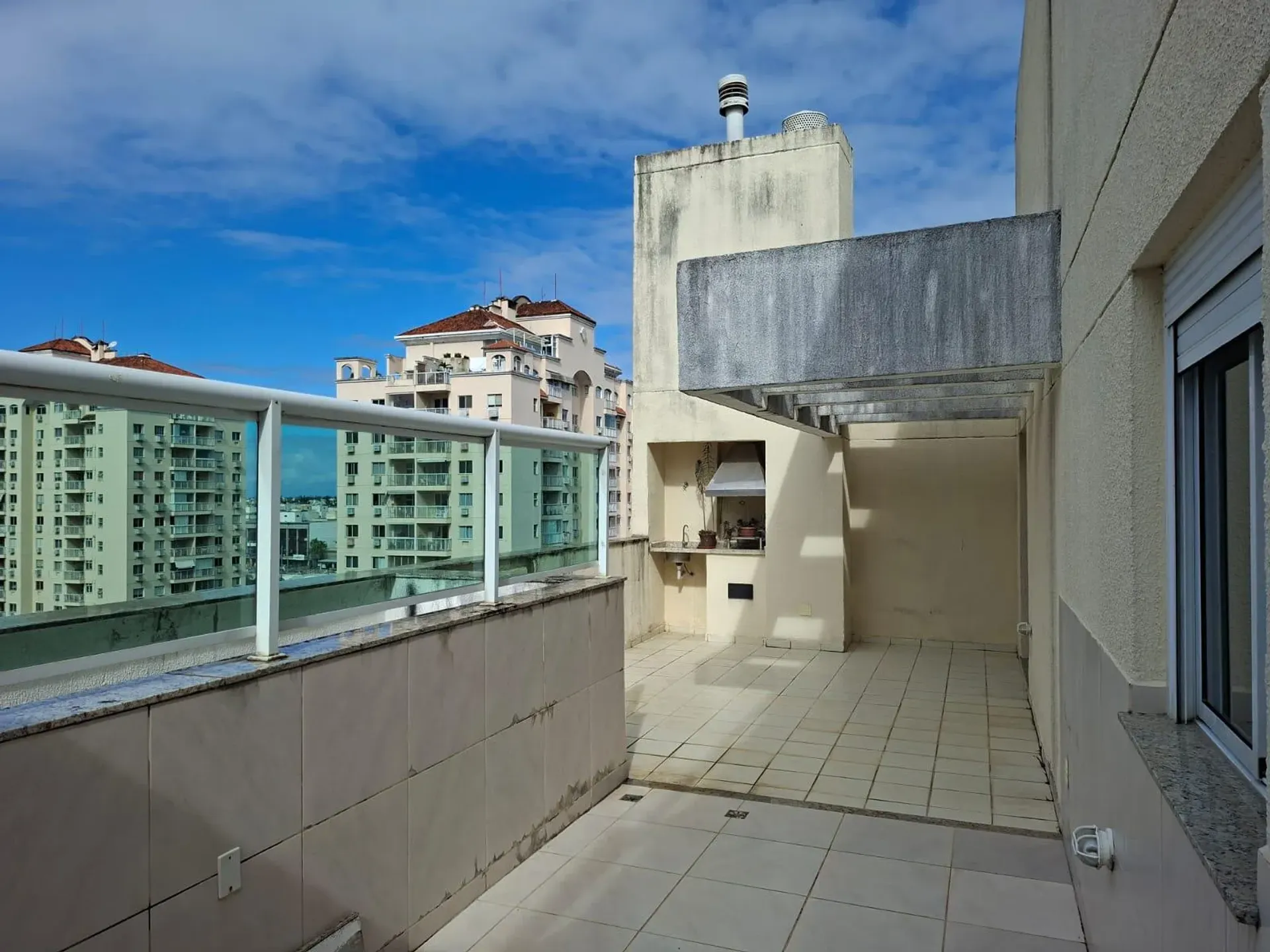 Apartamento sem mobília com 3 quartos e varanda — photo 31