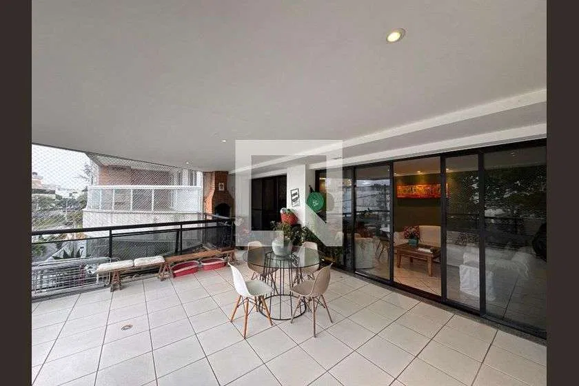 Furnished apartment with a built-in balcony grill and 4 bedrooms — photo 16