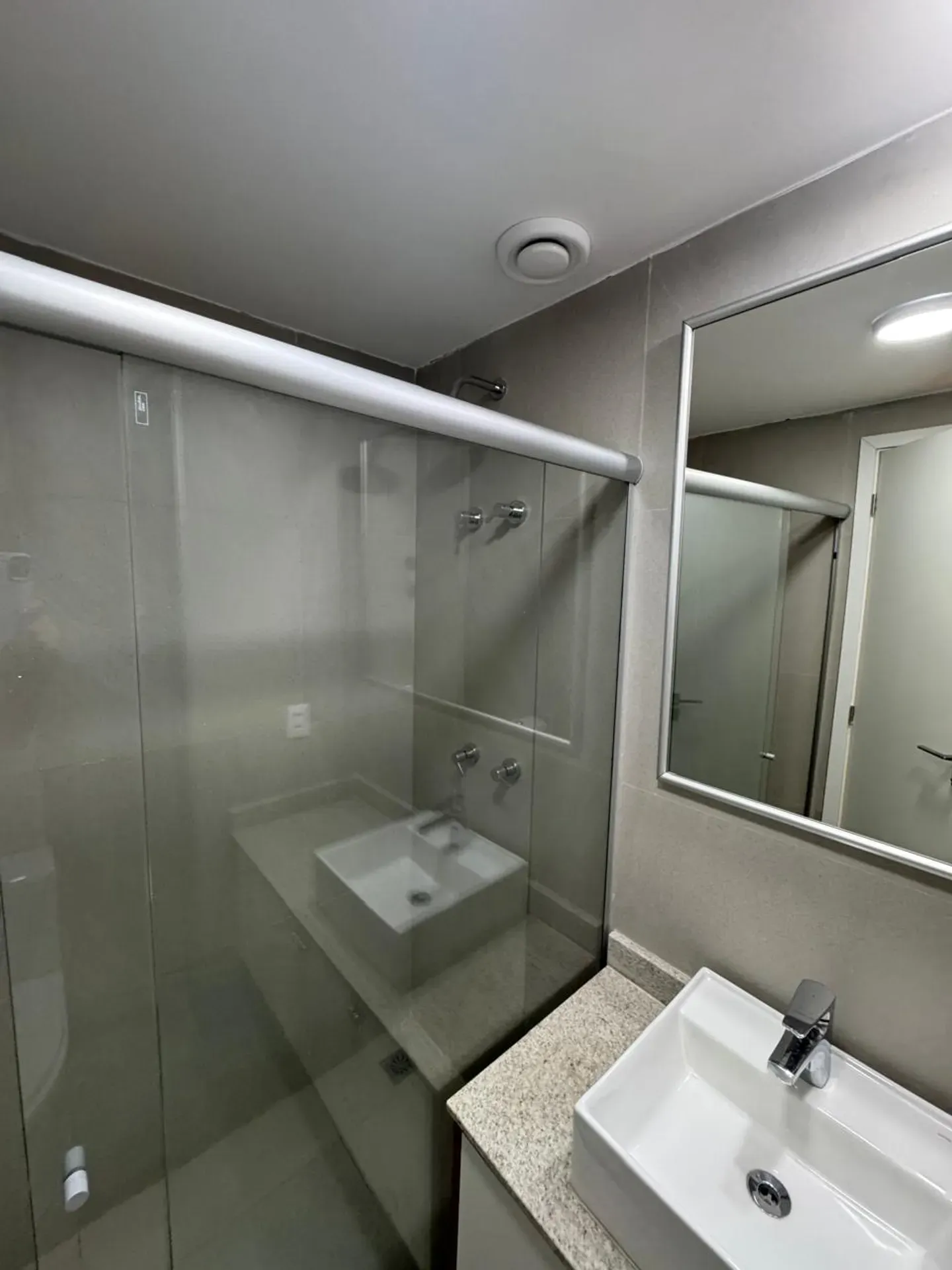 Unfurnished apartment with 3 bedrooms and 4 bathrooms — photo 23