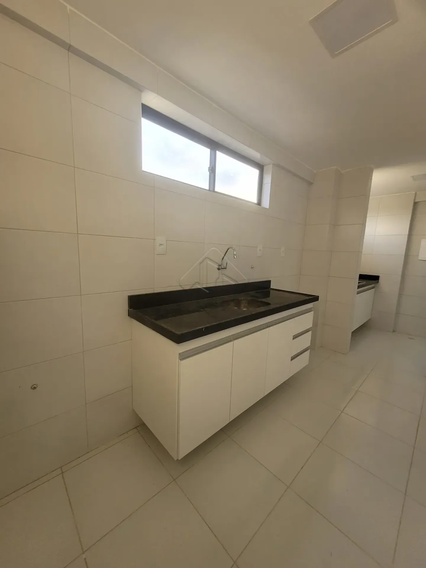Apartamento com 3 quartos e varanda em andar alto