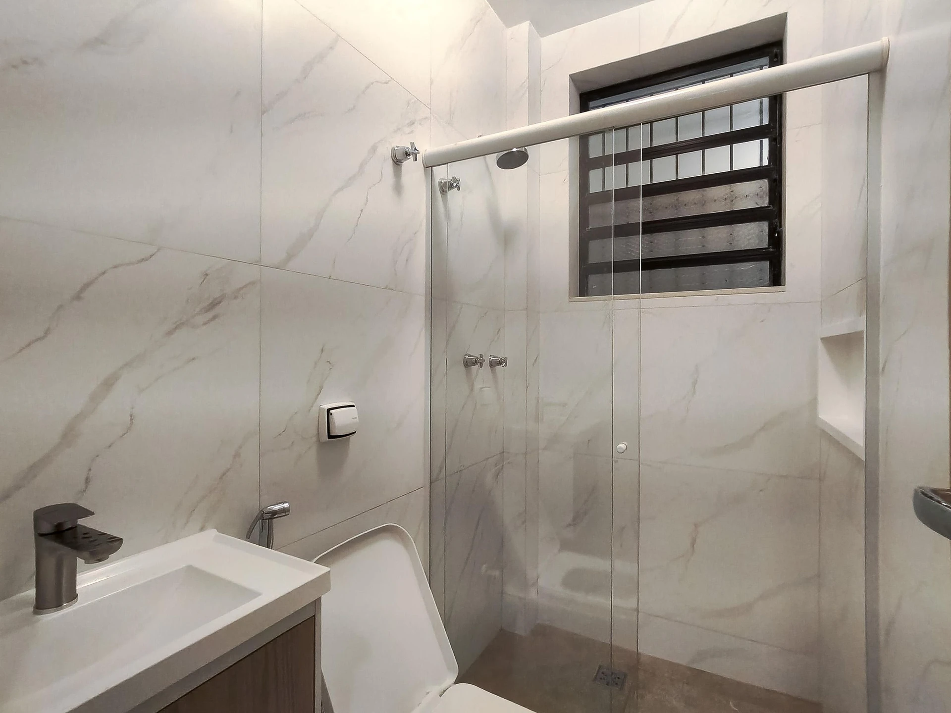 House for rent with 5 bedrooms and 8 bathrooms — photo 42