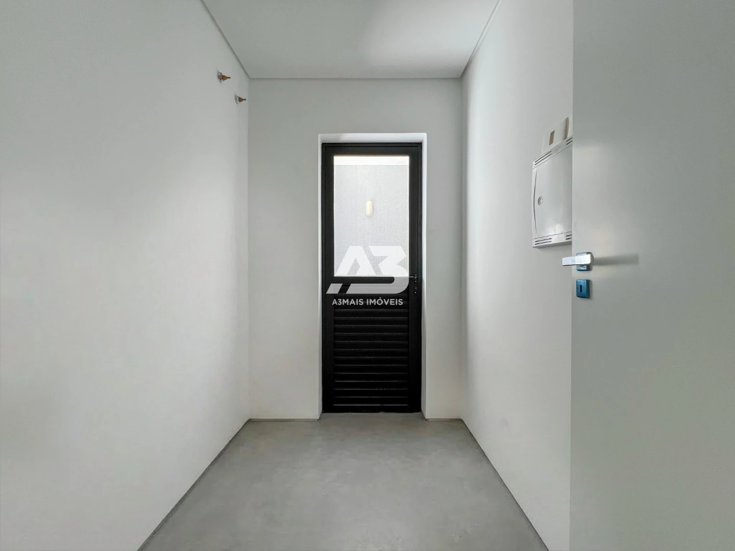 Floor-to-ceiling windows in a 3-bedroom house, 144 m² — photo 17