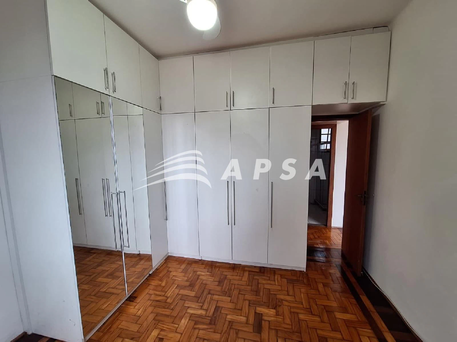 Apartment with 2 bedrooms and an open-plan kitchen — photo 16