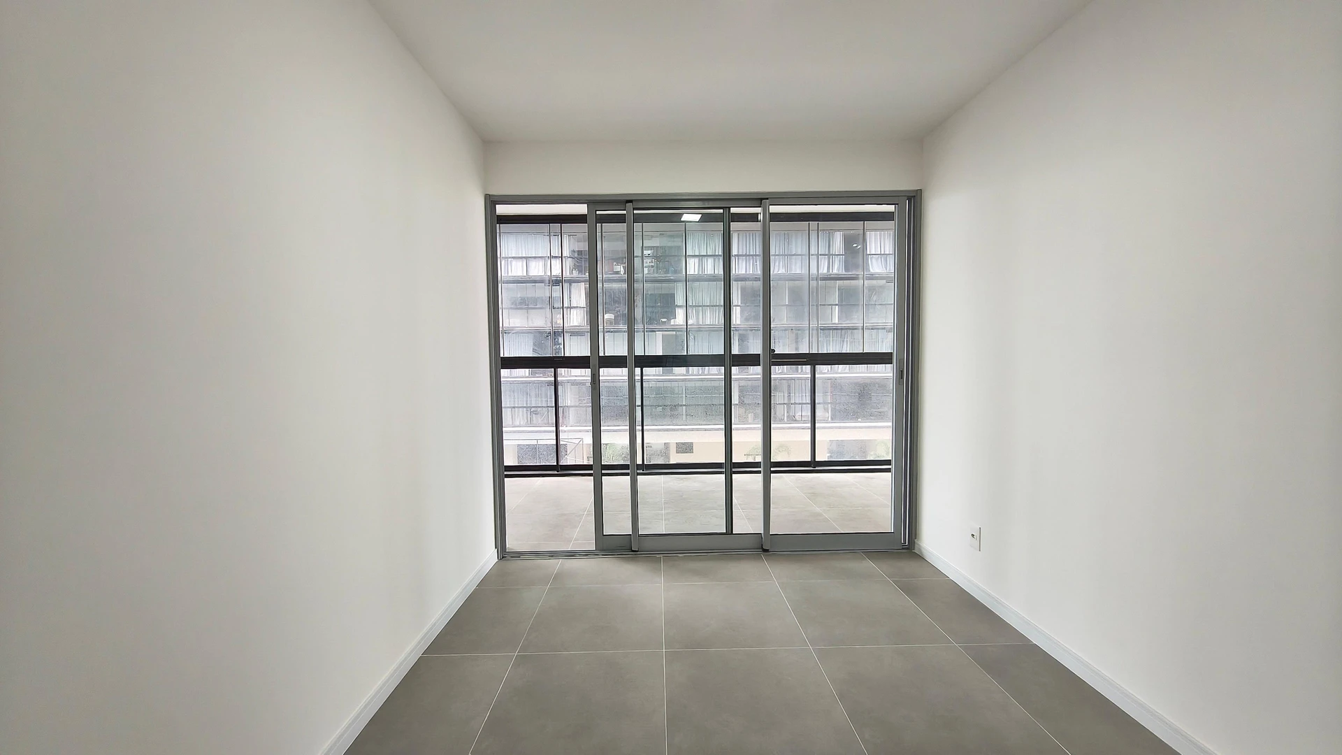 Apartamento com 2 quartos e varanda envidraçada — photo 3