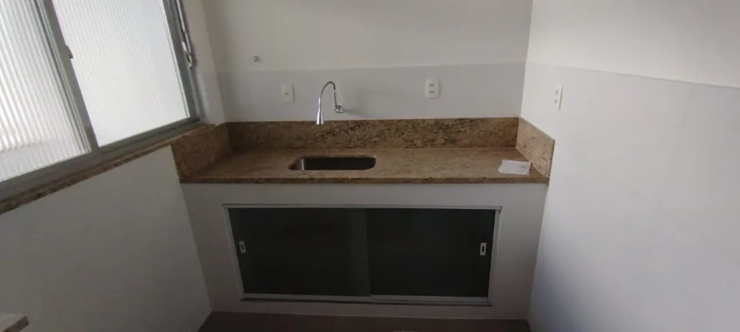 Unfurnished 3-bedroom apartment with balcony — photo 2