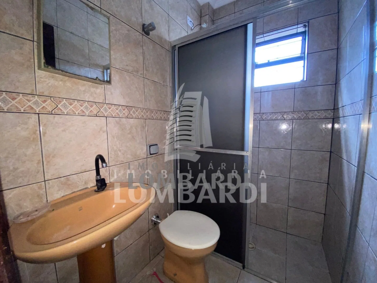 Квартира з 2 спальнями та дерев'яною підлогою або ламінатом — photo 8